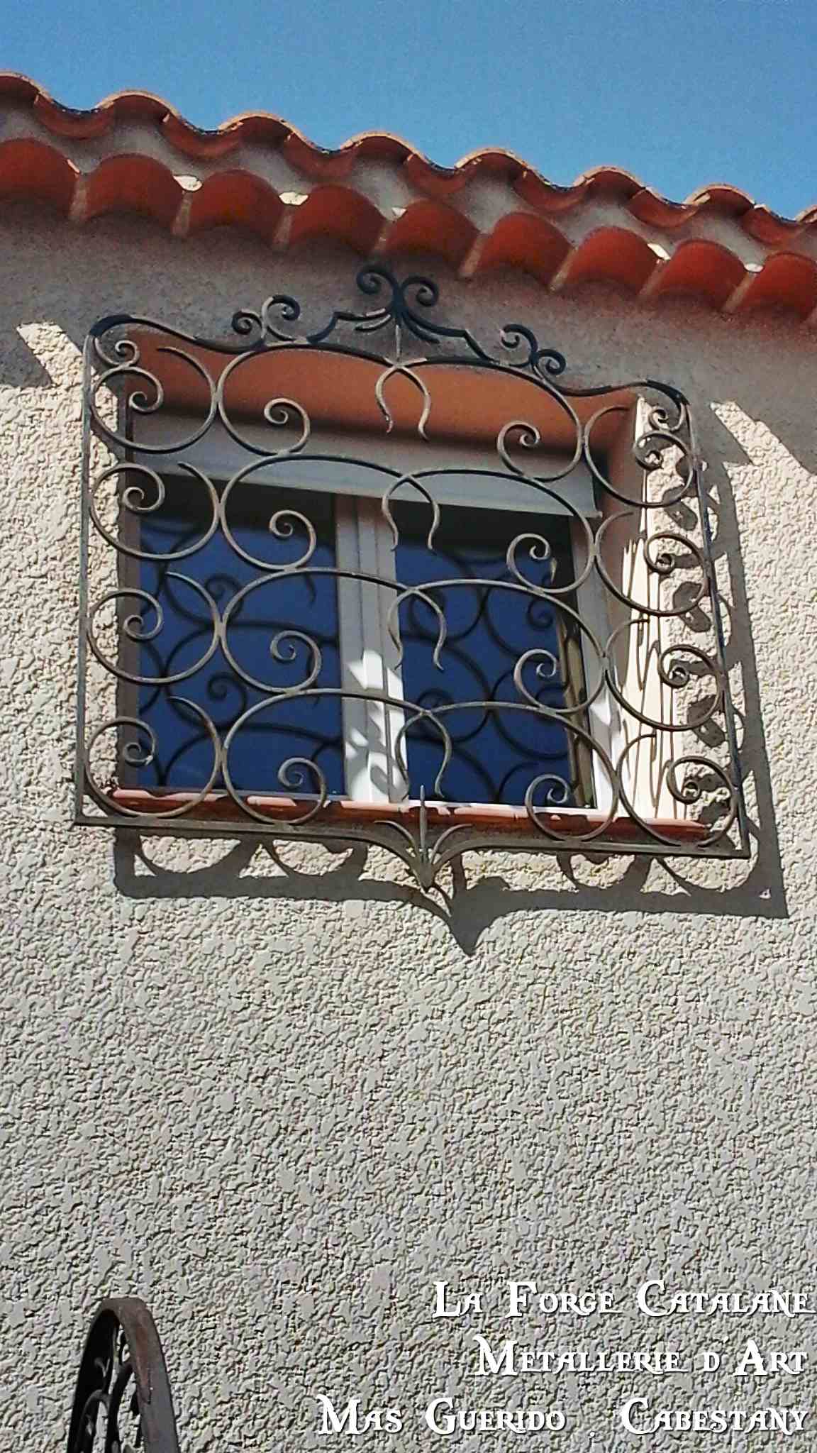 grille volutes ouvragee forge catalane.jpg